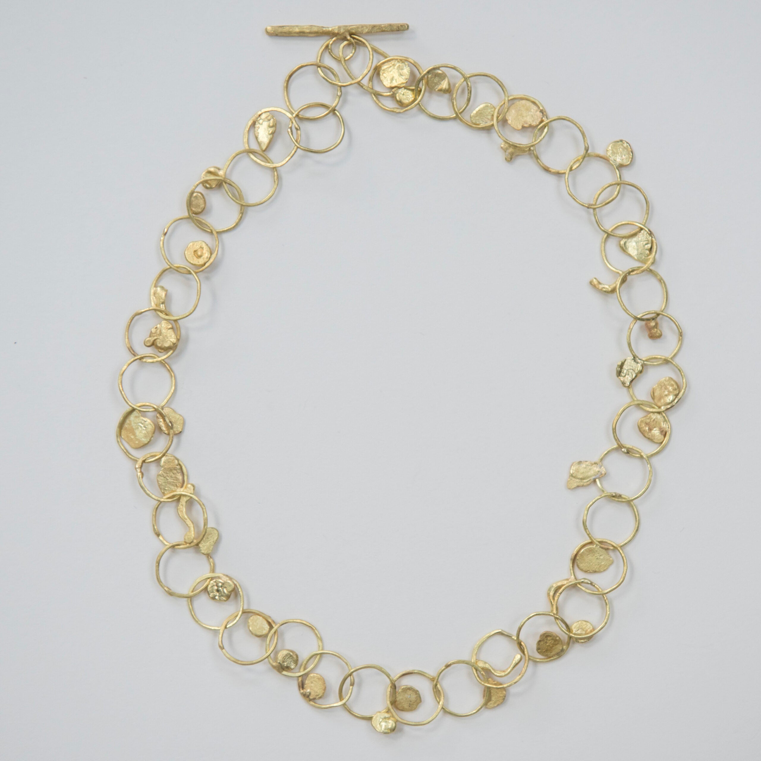 Gold discs chain necklace