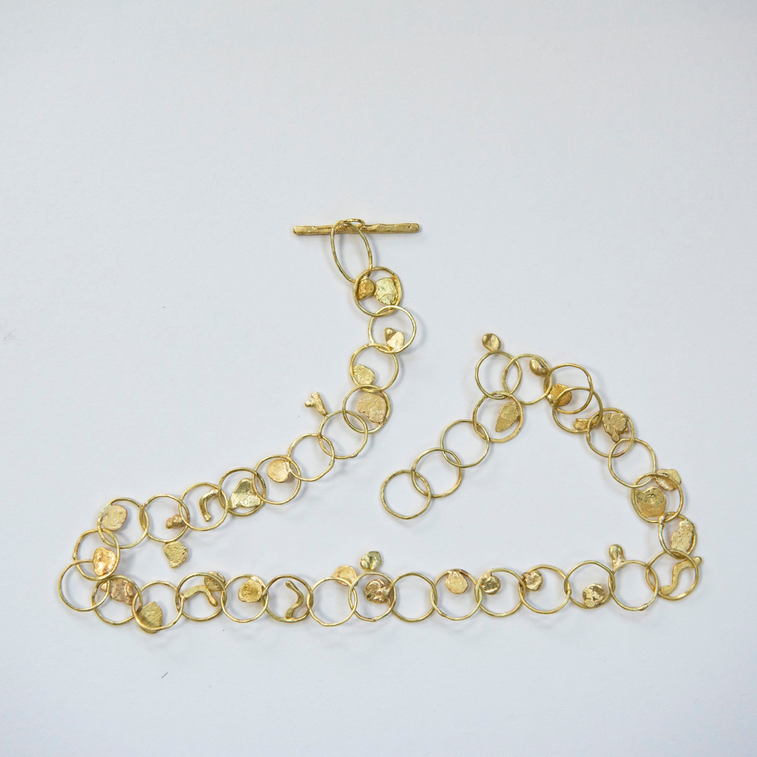 Gold discs chain necklace