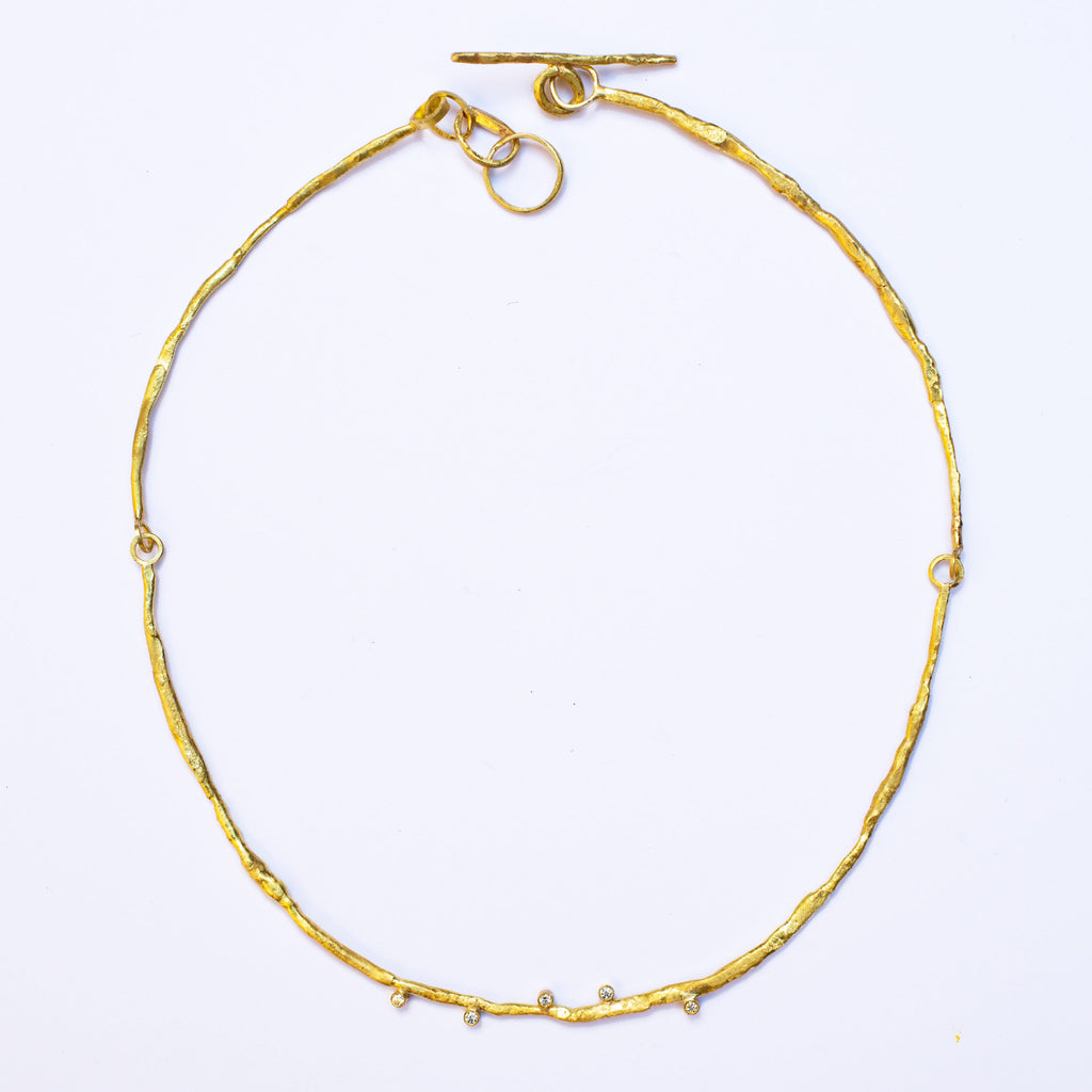 Gold half rigid necklace with 5 diamonds