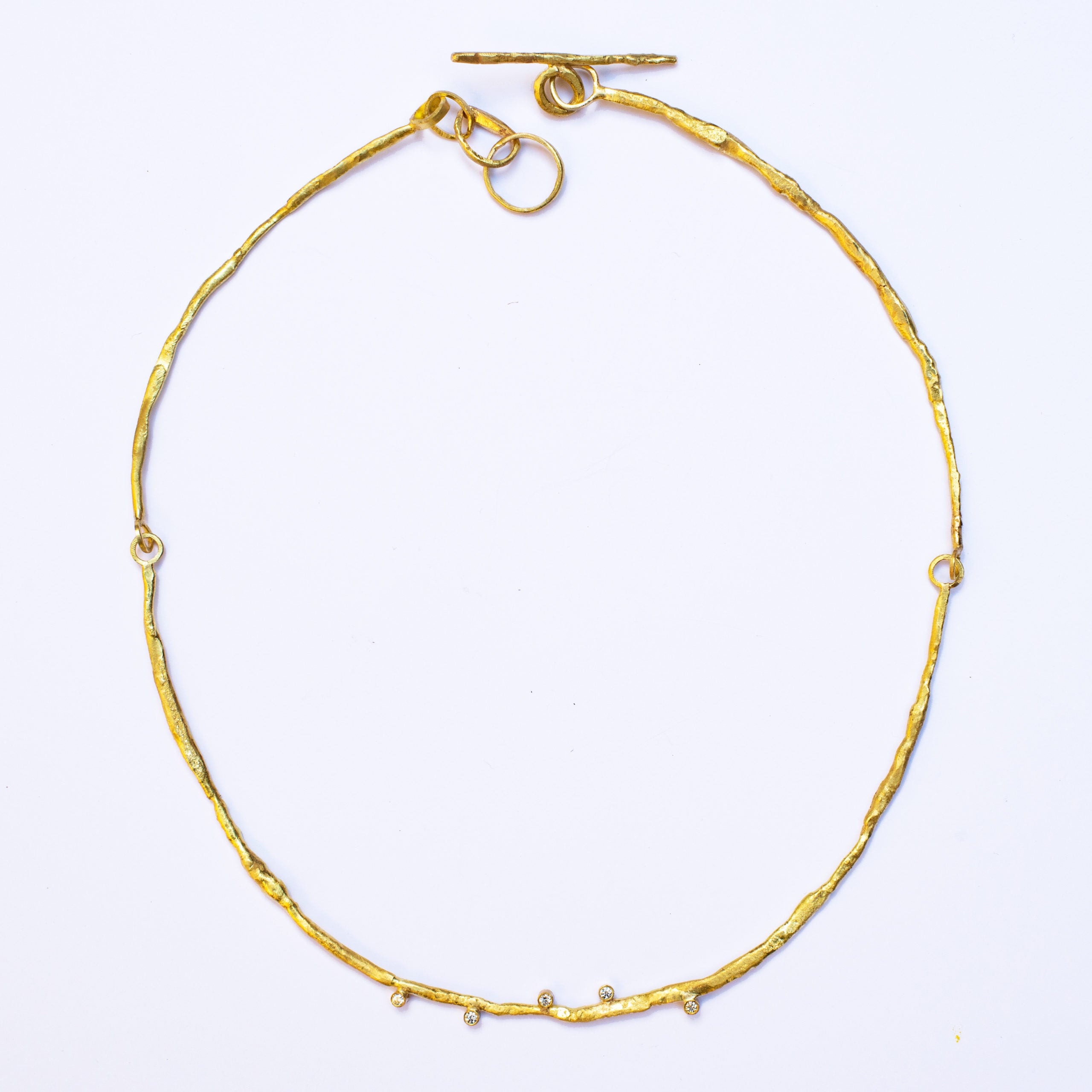 Gold half rigid necklace with 5 diamonds