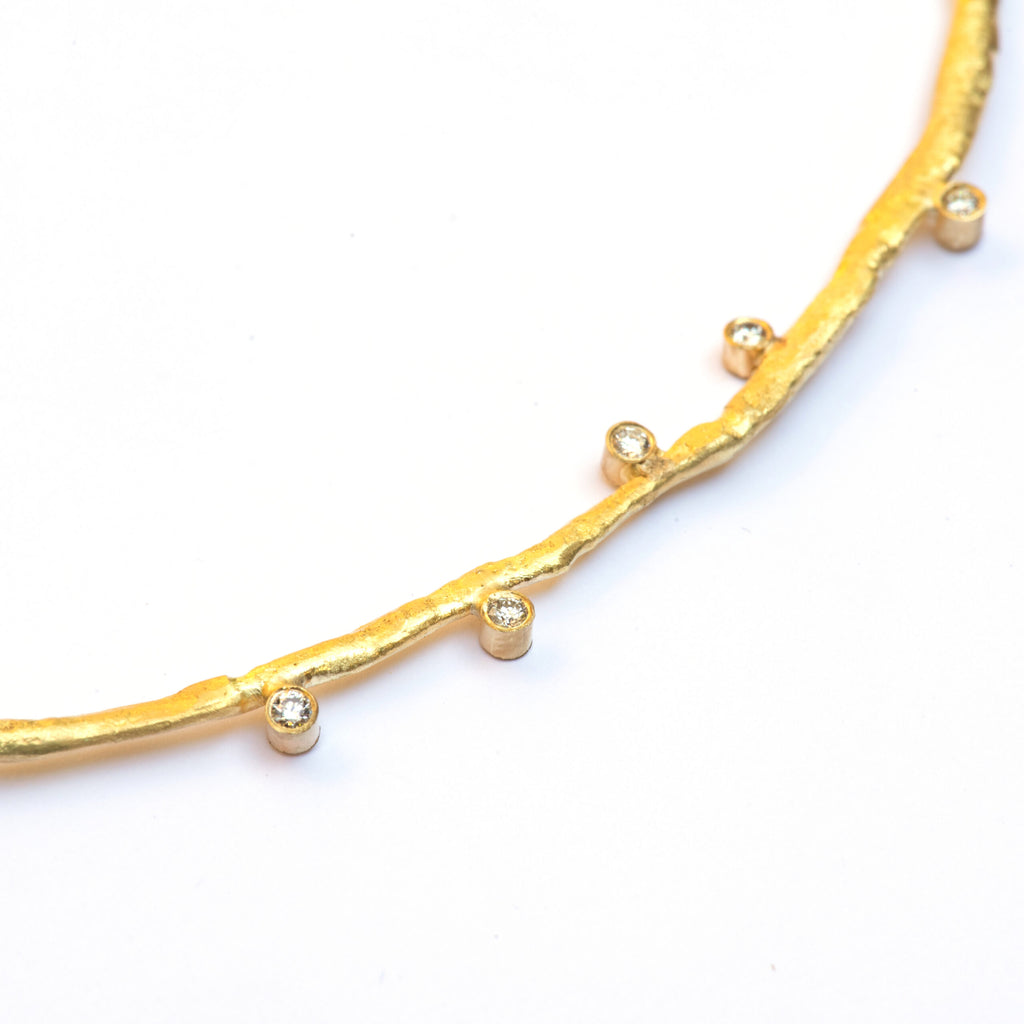 Gold half rigid necklace with 5 diamonds