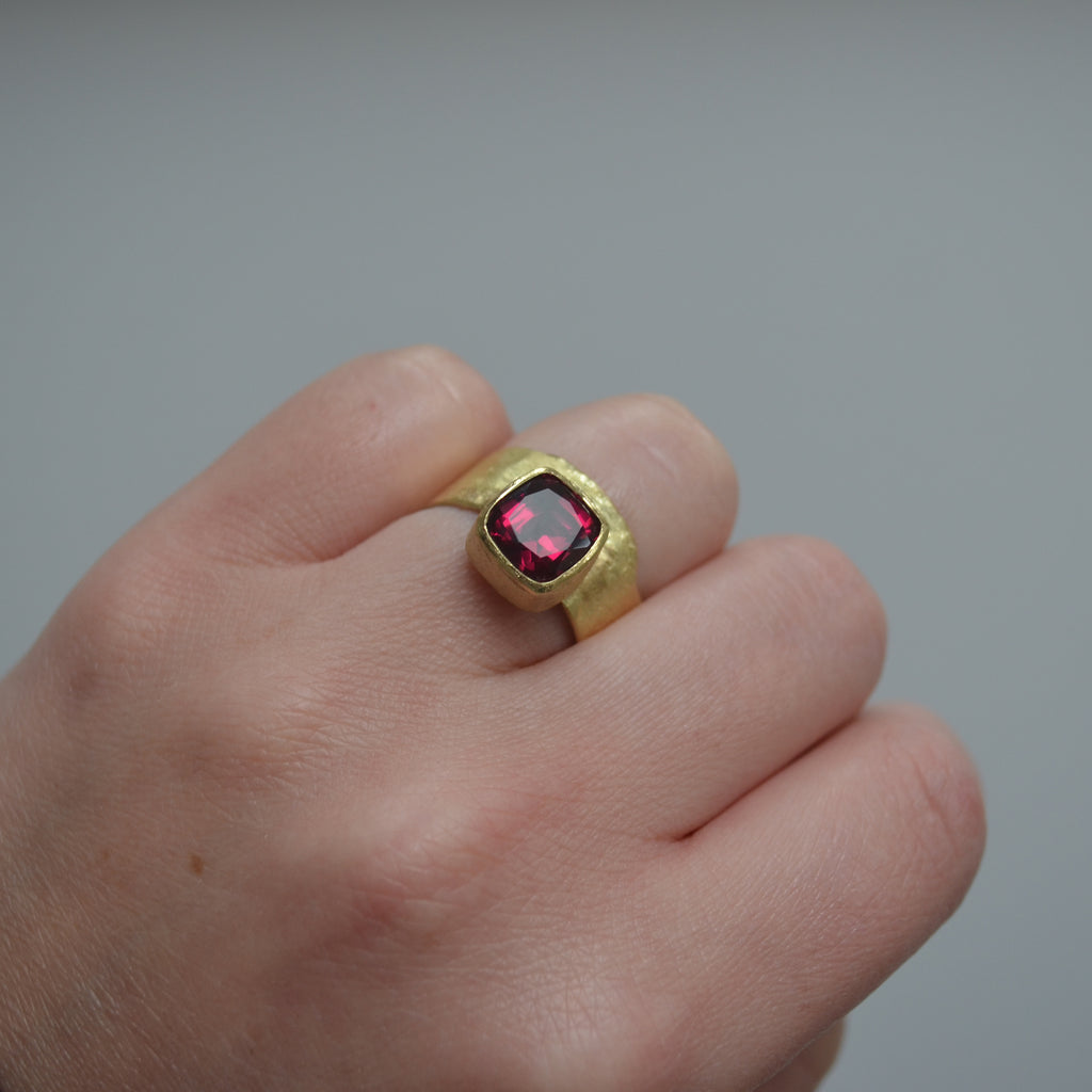 Rhodolite Garnet Wide 18k gold ring by Disa Allsopp